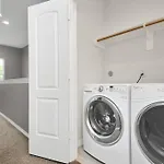 Rodeo Ready!!!! Modern 3 Bedroom Home