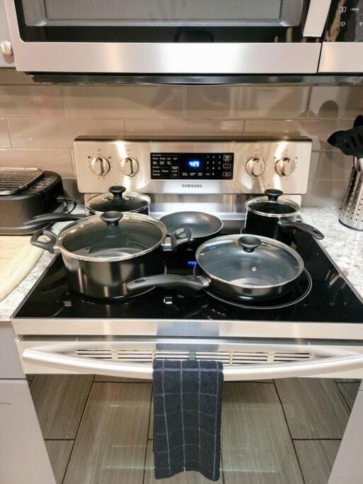 Rodeo Ready!!!! Modern 3 Bedroom *